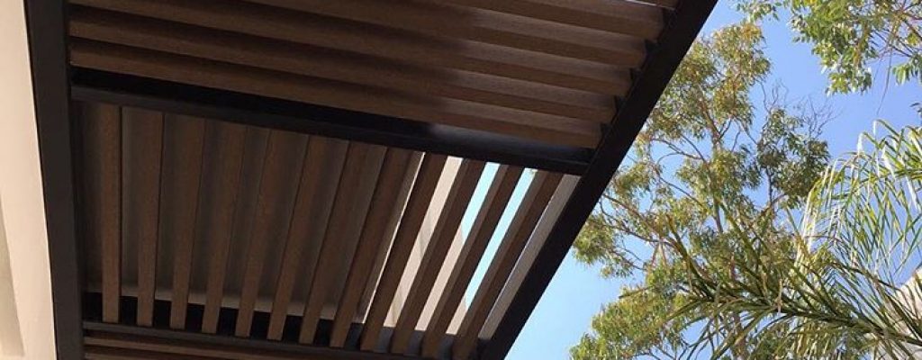 Pérgola con vigas sintéticas NewTechWood