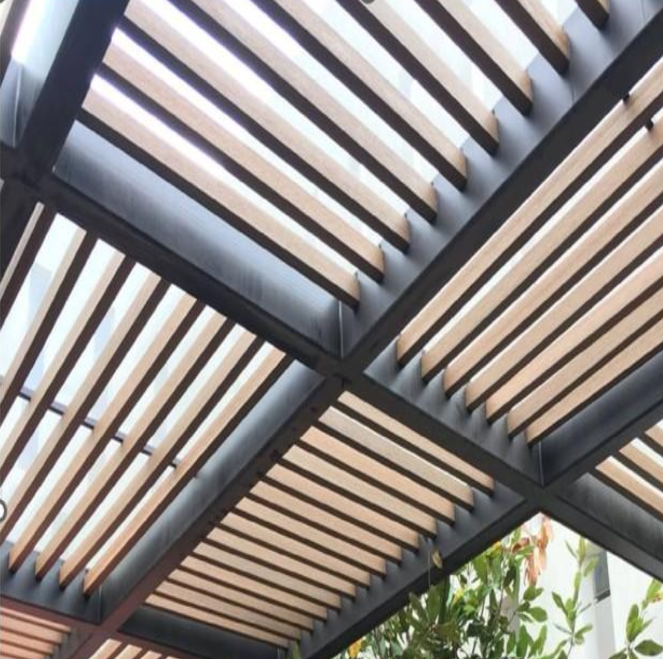 LA SOBRIEDAD DE UNA PÉRGOLA